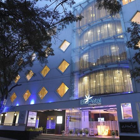 Blu Petal - A Business Hotel Μπανγκαλόρ Εξωτερικό φωτογραφία