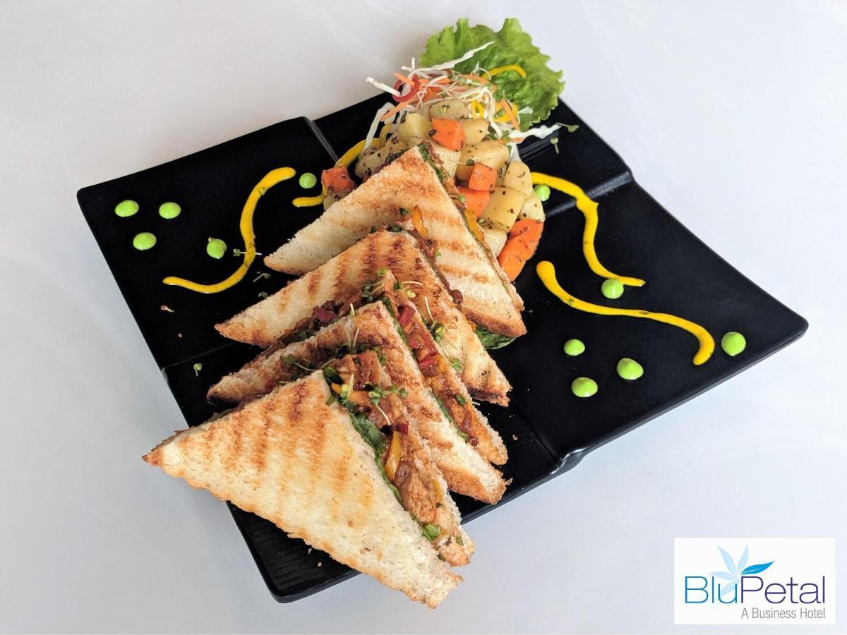 Blu Petal - A Business Hotel Μπανγκαλόρ Εξωτερικό φωτογραφία