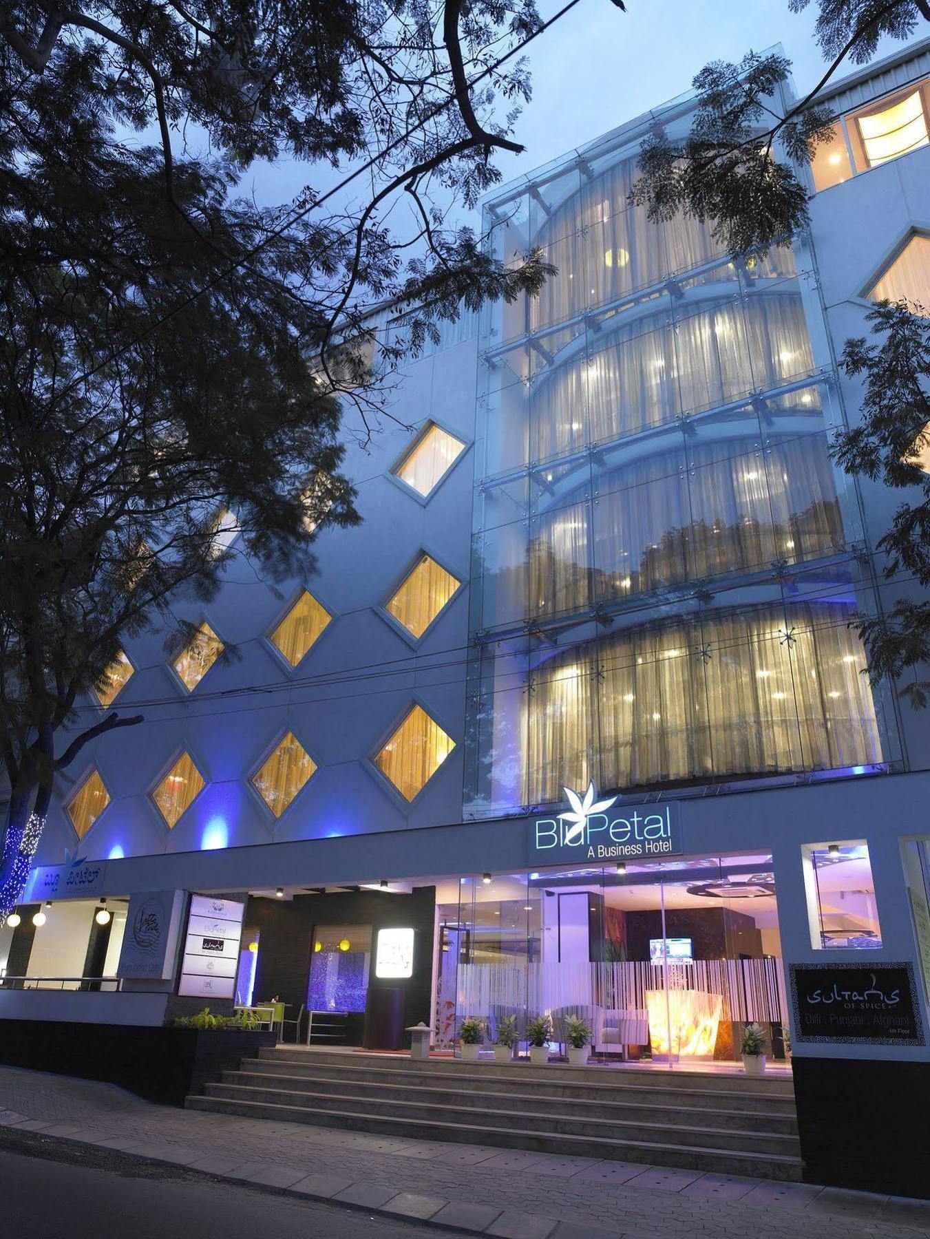 Blu Petal - A Business Hotel Μπανγκαλόρ Εξωτερικό φωτογραφία