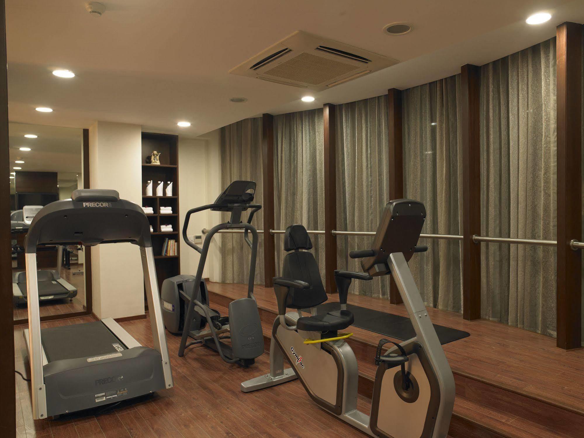 Blu Petal - A Business Hotel Μπανγκαλόρ Εξωτερικό φωτογραφία