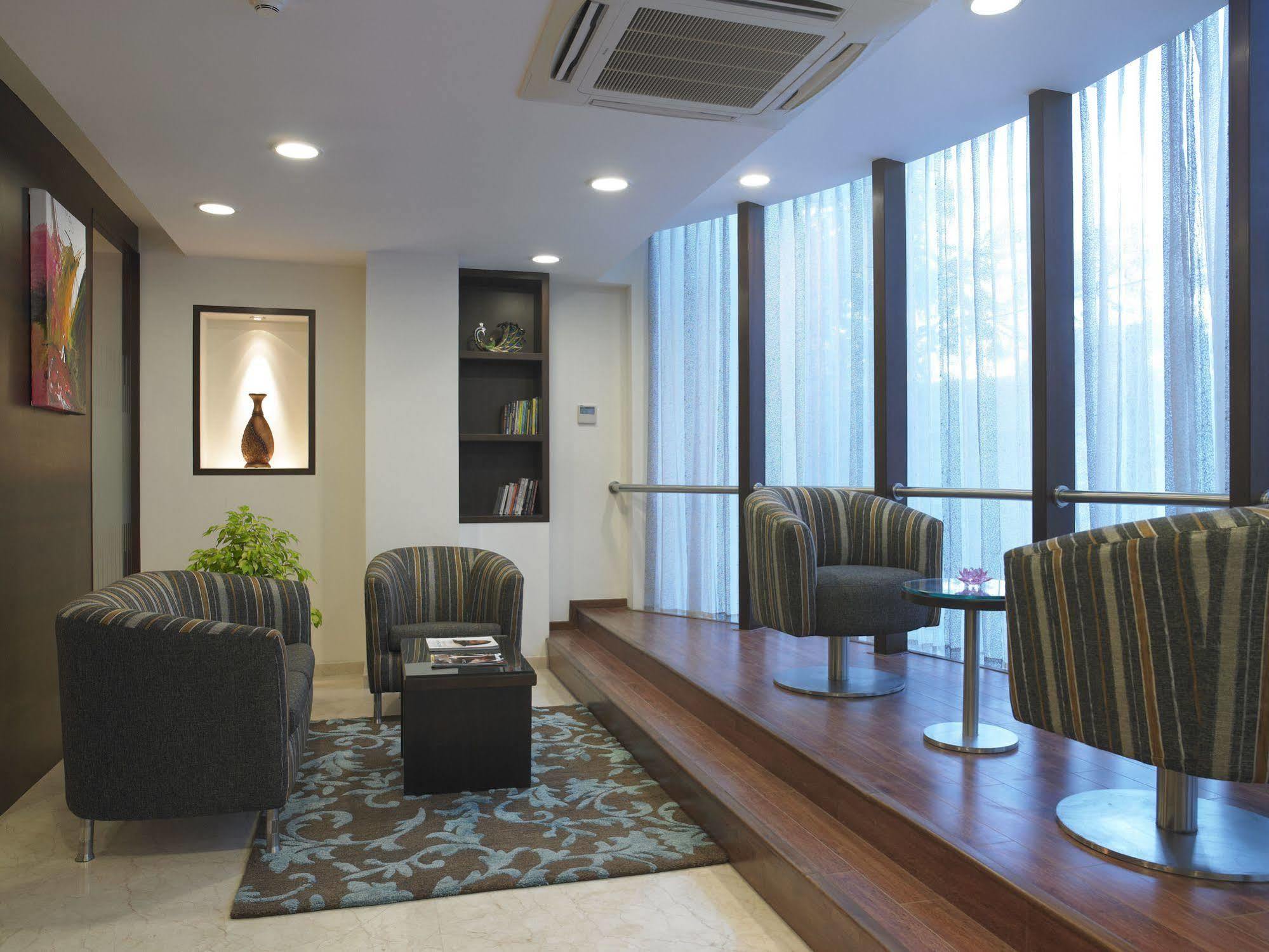 Blu Petal - A Business Hotel Μπανγκαλόρ Εξωτερικό φωτογραφία